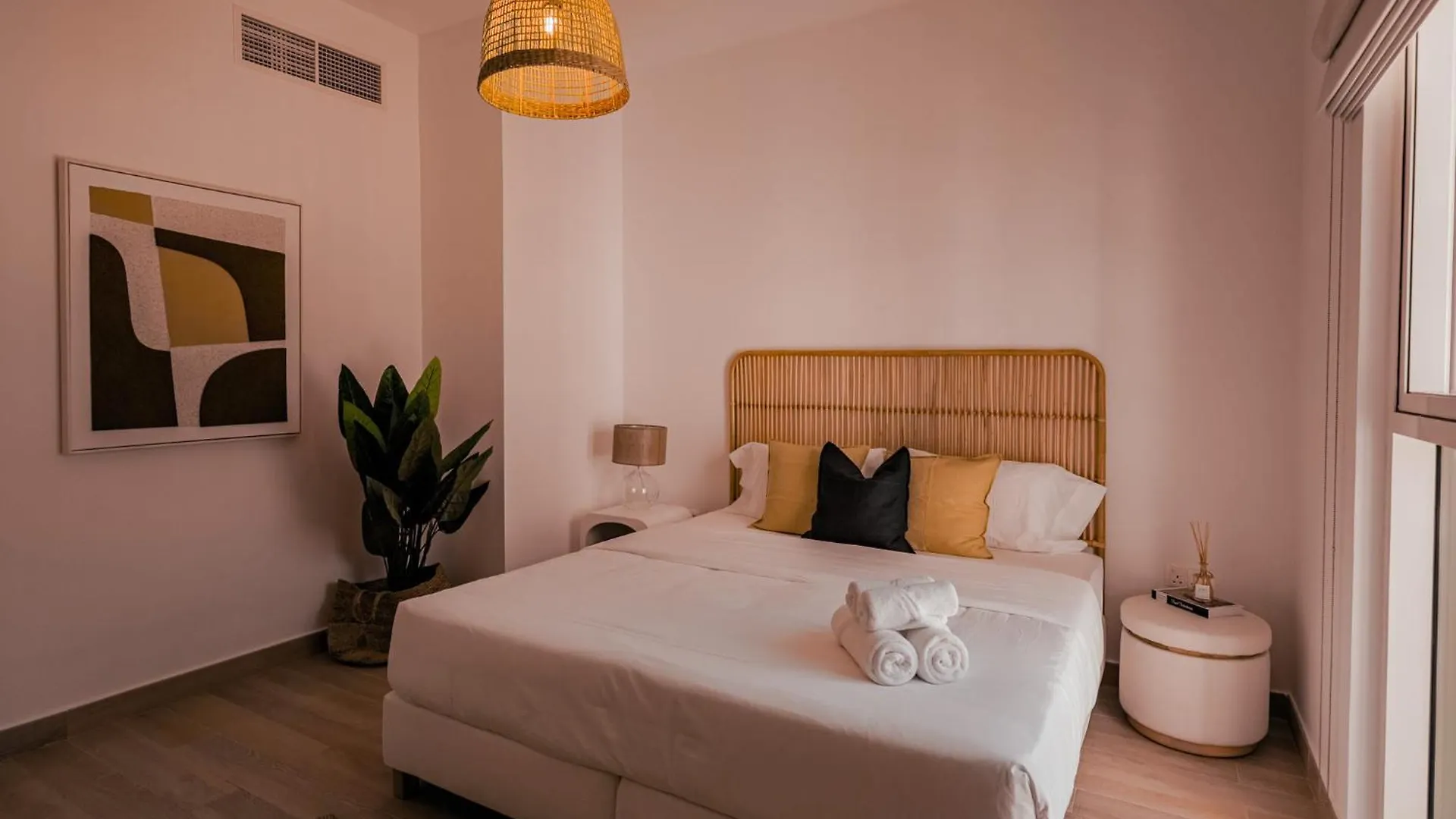 Yas Island Elegant 2Br With Lake & Pool View Абу-Даби